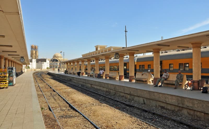 Tracks and platforms at Luxor railway station
